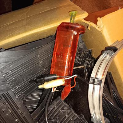 LARGE AMOUNT OF TOY CAR RACE TRACK PLUS EXTRAS