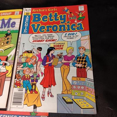 ARCHIE - ME & BETTY VERONICA COMIC BOOKS