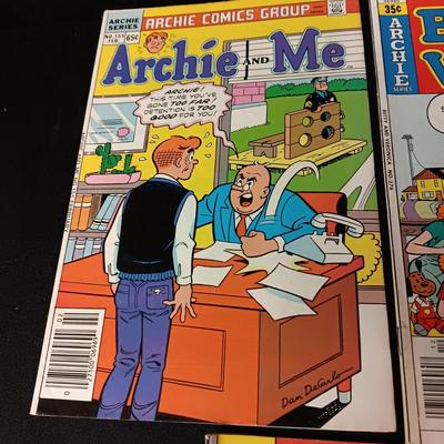 ARCHIE - ME & BETTY VERONICA COMIC BOOKS