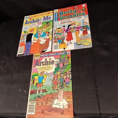 ARCHIE - ME & BETTY VERONICA COMIC BOOKS