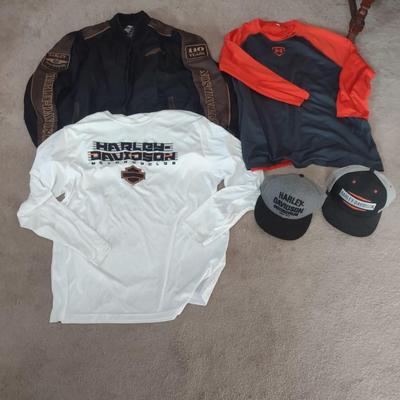 HARLEY-DAVIDSON JACKET 100TH ANNIVERSARY, UNDER ARMOR THERMAL, TWO HARLEY BASEBALL CAPS