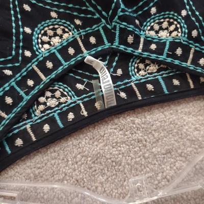 WOMENS SIZE M SKIRT, DRESS TOP (M) SWEATER (M) AZTEC DESIGN BELT, MAKEUP BAG SUNGLASSES