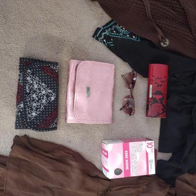 WOMENS SIZE M SKIRT, DRESS TOP (M) SWEATER (M) AZTEC DESIGN BELT, MAKEUP BAG SUNGLASSES