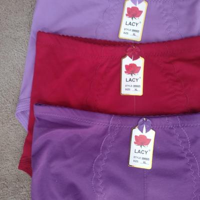 SIZE M WOMENS WHITE SWEAT SUIT OUTFIT, BRAND NEW UNDERWEAR