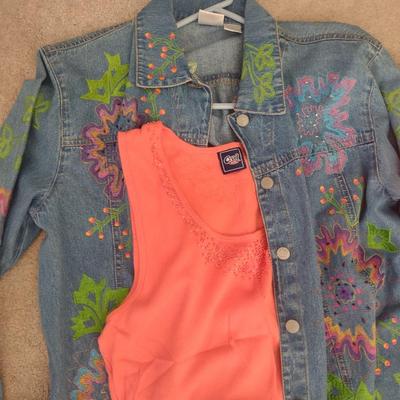 WOMENS TOPS SIZE (L- XL), NEW SOCKS