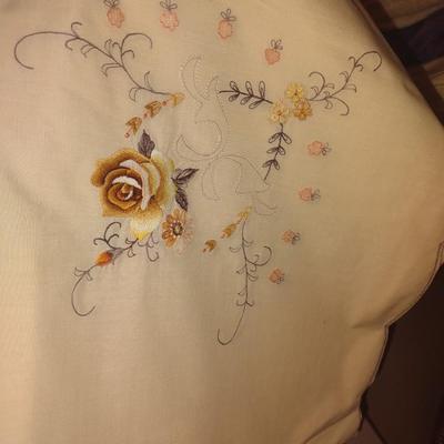EMBROIDERED TABLECLOTHS, TABLE RUNNER