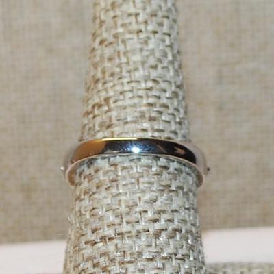 Size 7 ½ Marked .925 Wedding/Engagement Style Hi-Rise 6 Prong Large Clear Stone Ring & 10 Tapering Stone Side Accents on a Silver...