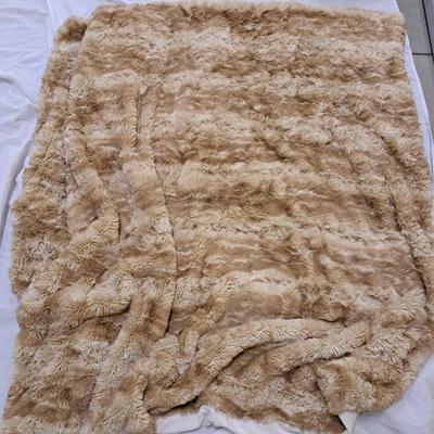 Faux Fur & Cozy Throws (1050-SD)