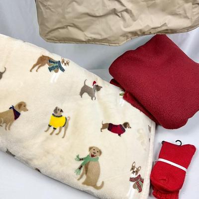 Lot N 402 Misty Harbor Rain Jacket & Cuddl Duds Plush Throw & Fleece Throw