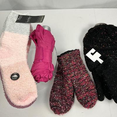 Lot N 404 MARC New York Tribeca Black Quilted Anorak Coat & A Variety of. Gloves & Mittens & more
