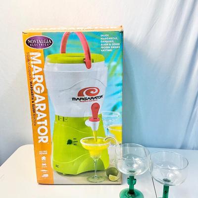 Lot R 406 NIB Margarator - Margarita / Slush Machine & 2 Cactus Margarita Glasses