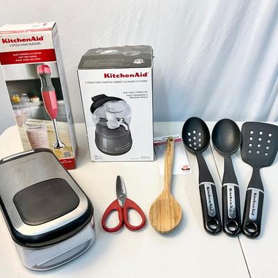 Lot S 420 NIB KitchenAid 2 Speed Hand Blender, NIB KitchenAid 2 Speed Food Chopper &more