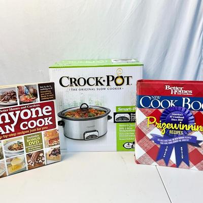 Lot S 423 NIB Crock-Pot Smart-Pot & Cookbooks
