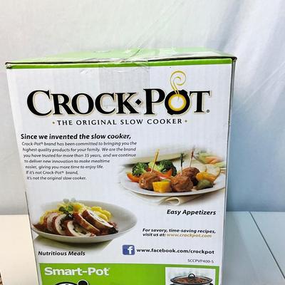 Lot S 423 NIB Crock-Pot Smart-Pot & Cookbooks