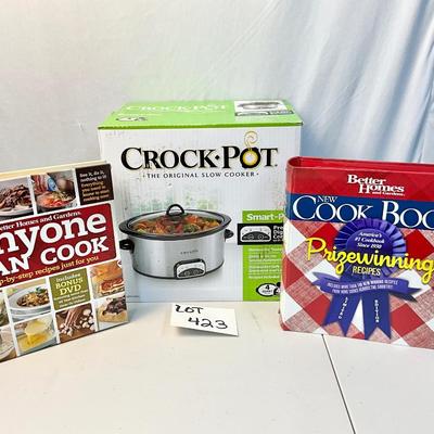Lot S 423 NIB Crock-Pot Smart-Pot & Cookbooks