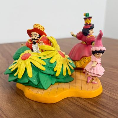 LOT 12A: Department 56 Wizard of Oz - 2004 Dorothy's House in Munchkinland & Munchkin Accessories