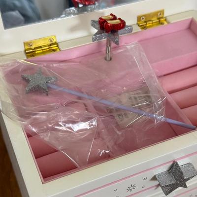 LOT 13A: Wizard of Oz Collectibles - 1995 Enesco Plaque, Musical Ruby Slippers Jewelry Box, 2000 "Boyds Goes to Oz" & 2000...