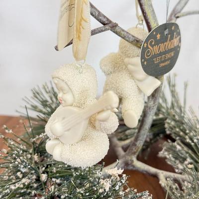 LOT 22B: Department 56 Snowbabies - Crystal Ice Palace, Ornaments w/ Cardinal Display & Cream Bottle Brush Trees