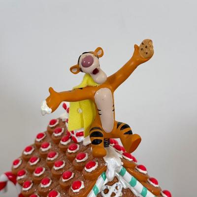 LOT 31B: Disney Winnie the Pooh "We Wish You a Merry Christmas" Musical Snowglobe