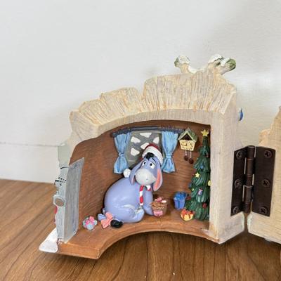 LOT 32B: Disney Winnie the Pooh Theme Song Opening Snowglobe