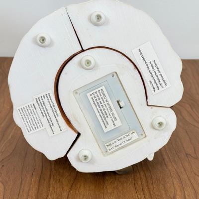 LOT 32B: Disney Winnie the Pooh Theme Song Opening Snowglobe