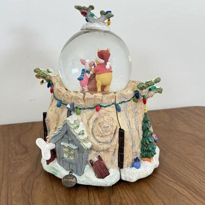 LOT 32B: Disney Winnie the Pooh Theme Song Opening Snowglobe