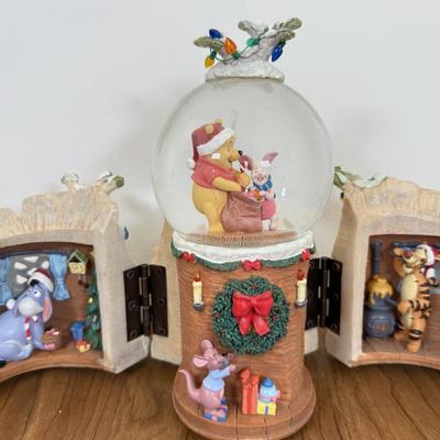LOT 32B: Disney Winnie the Pooh Theme Song Opening Snowglobe