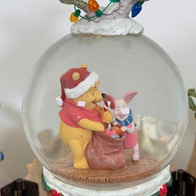 LOT 32B: Disney Winnie the Pooh Theme Song Opening Snowglobe