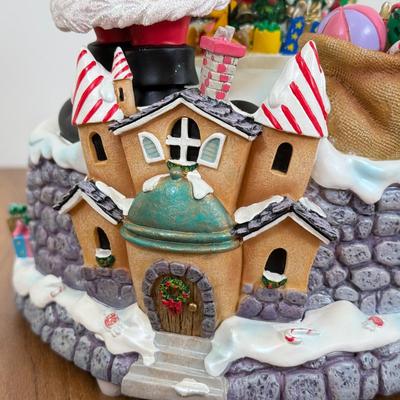 LOT 33B: Disney "Deck the Halls" Mickey Mouse Snowglobe