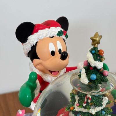 LOT 33B: Disney "Deck the Halls" Mickey Mouse Snowglobe