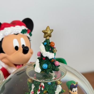 LOT 33B: Disney "Deck the Halls" Mickey Mouse Snowglobe