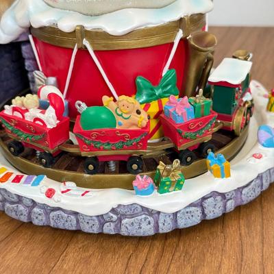 LOT 33B: Disney "Deck the Halls" Mickey Mouse Snowglobe