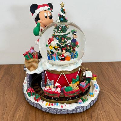 LOT 33B: Disney "Deck the Halls" Mickey Mouse Snowglobe