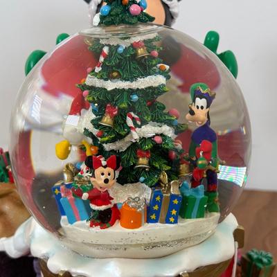 LOT 33B: Disney "Deck the Halls" Mickey Mouse Snowglobe