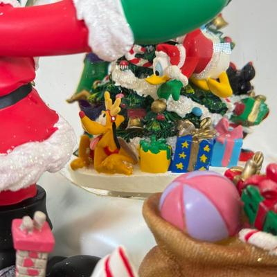 LOT 33B: Disney "Deck the Halls" Mickey Mouse Snowglobe