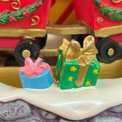 LOT 33B: Disney "Deck the Halls" Mickey Mouse Snowglobe