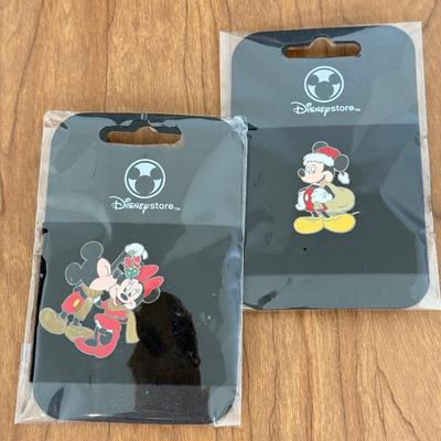 LOT 50A: Walt Disney World Pin Trading Bag w/ Collection of Disney Trading Pins including LE500 Mickey Dancing w/ Minnie Playing Piano