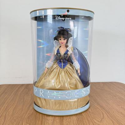 LOT 53B: 1997 Disney Store Princess Dolls NRFB - Pocahontas, Belle, Snow White