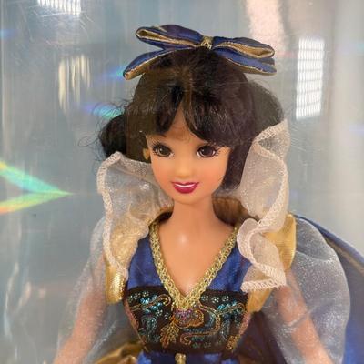 LOT 53B: 1997 Disney Store Princess Dolls NRFB - Pocahontas, Belle, Snow White