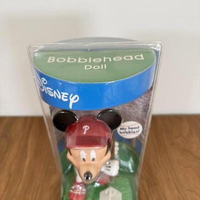 LOT 57B: Bobble Dobbles Disney MLB Philadelphia Phillies Baseball Bobbleheads NRFB - Mickey & Donald