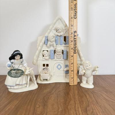 LOT 60B: Department 56 Disney Snowbabies Guest Collection Hand Numbered "Snow White and the Seven Snowbabies" Limited Edition...