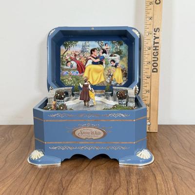 LOT 69B: Disney Sankyo Snow White's Dance Ever After Music Box A04280 - "Some Day My Prince Will Come"