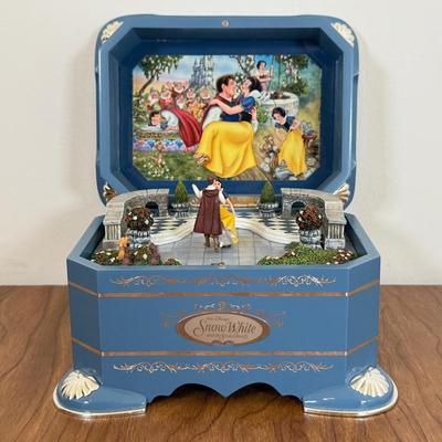 LOT 69B: Disney Sankyo Snow White's Dance Ever After Music Box A04280 - "Some Day My Prince Will Come"