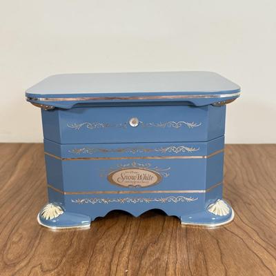 LOT 69B: Disney Sankyo Snow White's Dance Ever After Music Box A04280 - "Some Day My Prince Will Come"