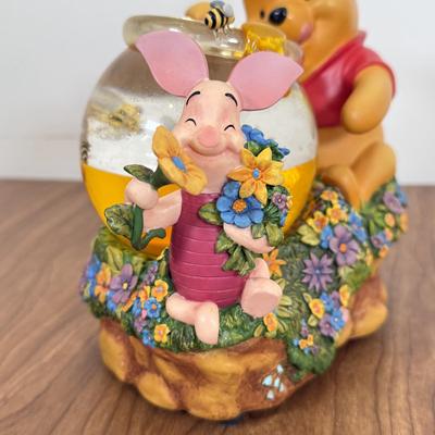 LOT 70B: Disney Winnie the Pooh Honeypot Musical Water Globe & Window Character Snowglobe