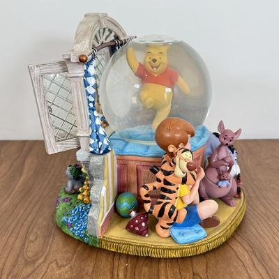 LOT 70B: Disney Winnie the Pooh Honeypot Musical Water Globe & Window Character Snowglobe