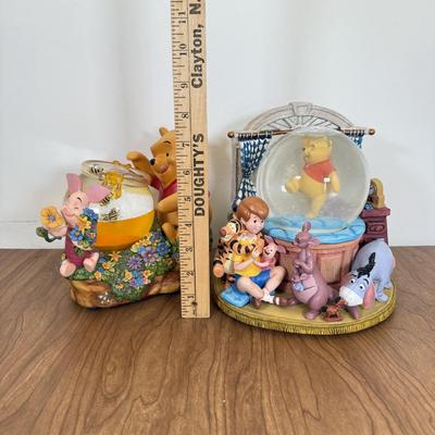 LOT 70B: Disney Winnie the Pooh Honeypot Musical Water Globe & Window Character Snowglobe