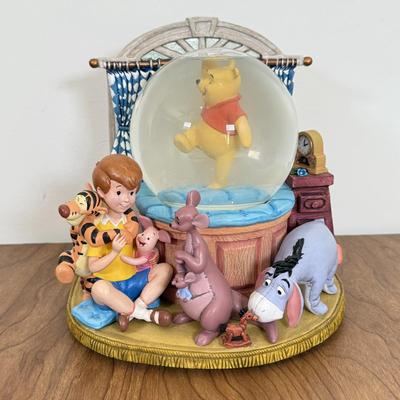 LOT 70B: Disney Winnie the Pooh Honeypot Musical Water Globe & Window Character Snowglobe