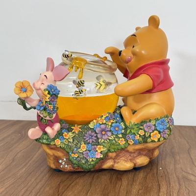 LOT 70B: Disney Winnie the Pooh Honeypot Musical Water Globe & Window Character Snowglobe