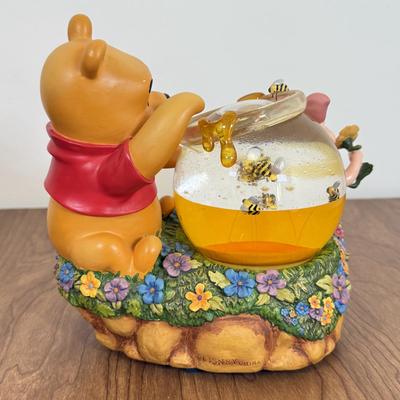 LOT 70B: Disney Winnie the Pooh Honeypot Musical Water Globe & Window Character Snowglobe